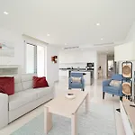 Lagos Design Apartment 3 With Pool By Homing