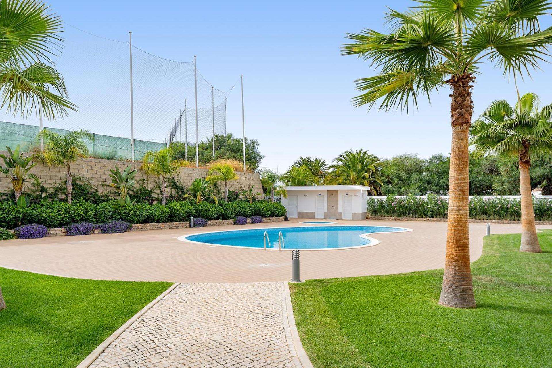 Design 3 With Pool By Homing Apartment